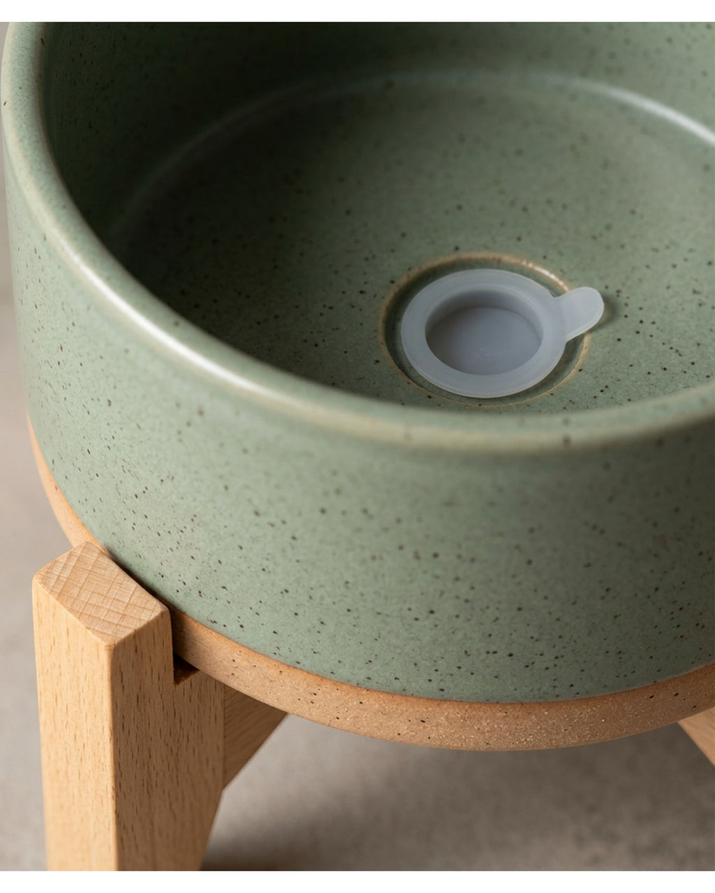 Ambbe Speckled Ceramic Planter 20 cm with Three-Leg Wood Stand Sage - Detail view